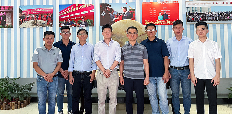 热烈欢迎u8体育电梯在韩国和越南多年的合作伙伴来u8体育公司做发货前的检验。